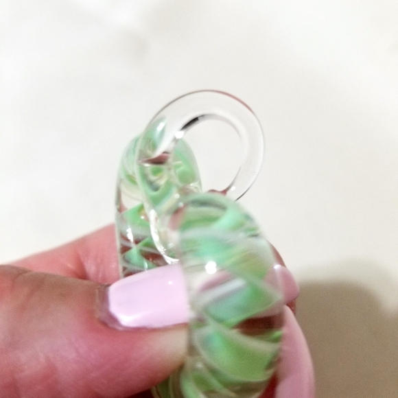 Mint green heart shaped glass pendant - Picture 3 of 3